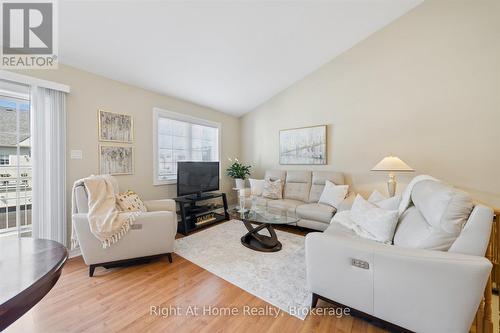 17 WICKER PARK WAY  Whitby (Pringle Creek), ON L1R 0C8