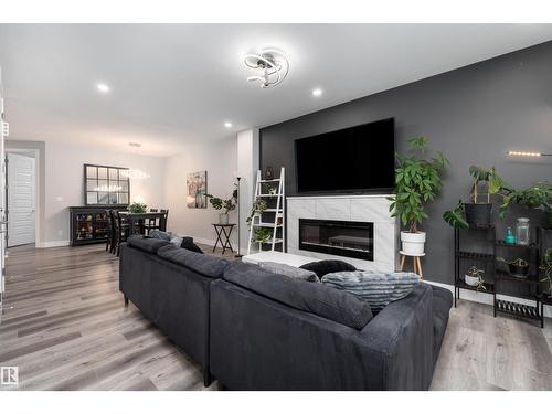 9338 Pear Li Sw, Edmonton, AB 
