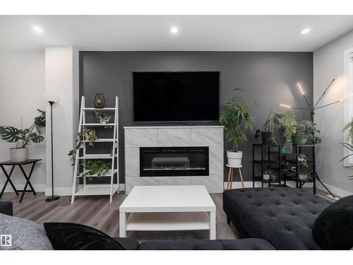9338 Pear Li Sw, Edmonton, AB 