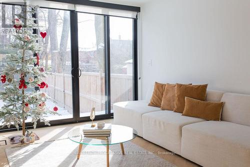 127 Glenvale Boulevard, Toronto, ON 