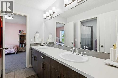 119 Springbluff Boulevard Sw, Calgary, AB 