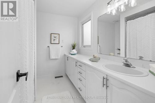 652 Thicket Way, Ottawa, ON 
