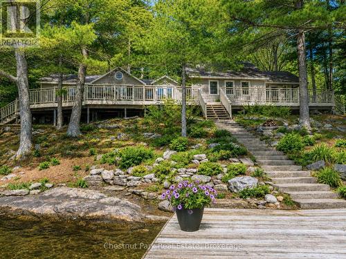51 TAYLOR ISLAND  Gravenhurst (Muskoka (S)), ON P1P 1R2