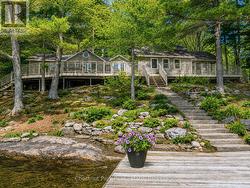 51 TAYLOR ISLAND  Gravenhurst (Muskoka (S)), ON P1P 1R2