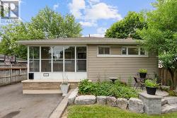 945 DONOVAN CRESCENT  Whitby, ON L1N 3G4
