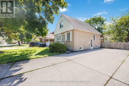 457 Montcalm Avenue, Sarnia, ON 