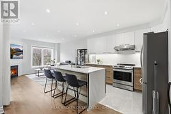580 SUMMER PARK CRESCENT  Mississauga, ON L5B 4E9