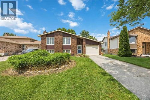 308 OAKLEA COURT  Sarnia, ON N7S 5Z1