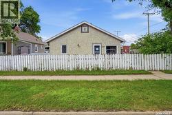 916 Iroquois STREET W Moose Jaw, SK S6H 5B6