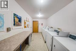 Building Laundry - 