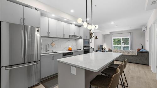 203-880 Saucier Avenue  Kelowna, BC V1Y 0H4
