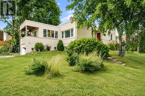 16 ORIOLE PARK AVENUE  Belleville (Belleville Ward), ON K8N 4C7
