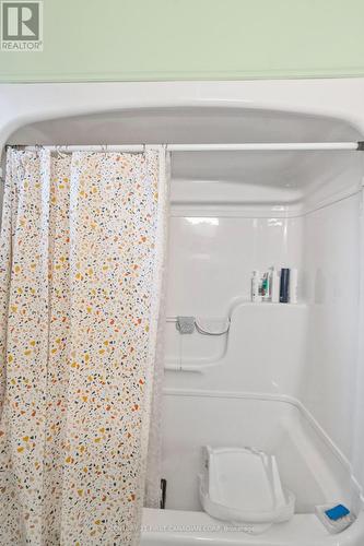 594 Highbury Avenue N, London East (East N), ON - Indoor Photo Showing Bathroom