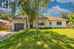 894 CONDOR Drive  Burlington, ON L7T 3A9