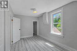 Closets and bright - 