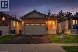 399 GREENFIELD Avenue  Kitchener, ON N2C 1E6