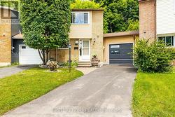 30 BERKSHIRE WAY Ottawa, ON K2J 2B2