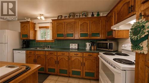 320 Perivale Rd W., Spring Bay, ON 