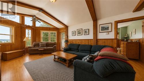 320 Perivale Rd W., Spring Bay, ON 