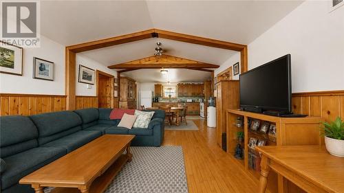 320 Perivale Rd W., Spring Bay, ON 