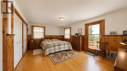 320 Perivale Rd W., Spring Bay, ON 