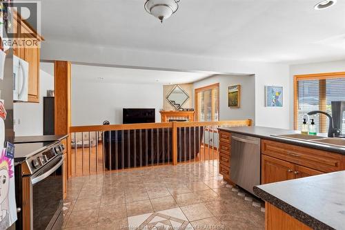 5760 Wayne, Lasalle, ON - Indoor Photo Showing Kitchen