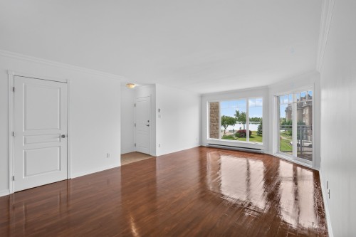 Salon - 5-9300 Rue Rubaniers, Brossard, QC - Indoor Photo Showing Other Room