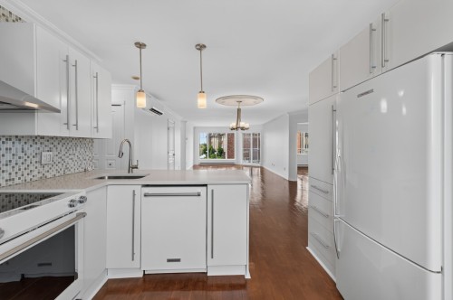 Cuisine - 5-9300 Rue Rubaniers, Brossard, QC - Indoor Photo Showing Kitchen With Upgraded Kitchen