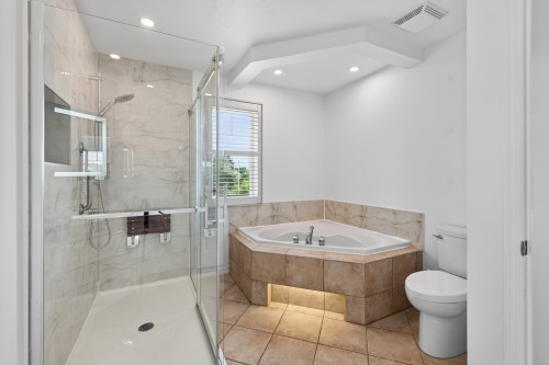 Salle de bains - 5-9300 Rue Rubaniers, Brossard, QC - Indoor Photo Showing Bathroom