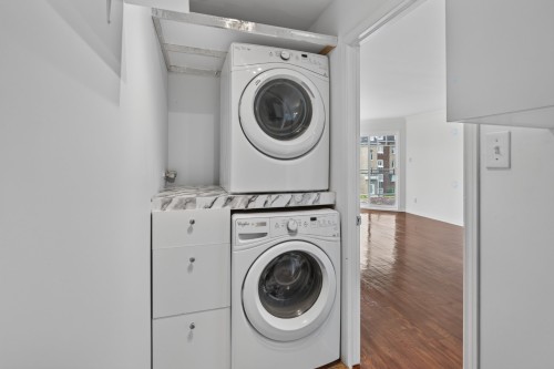 Salle de lavage - 5-9300 Rue Rubaniers, Brossard, QC - Indoor Photo Showing Laundry Room