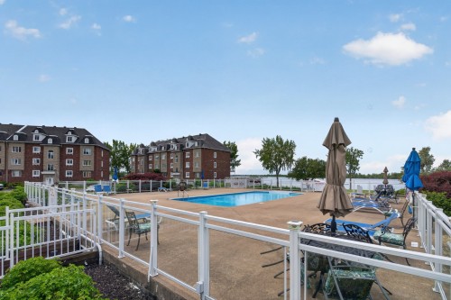Piscine - 5-9300 Rue Rubaniers, Brossard, QC - Outdoor