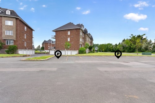 Stationnement - 5-9300 Rue Rubaniers, Brossard, QC - Outdoor
