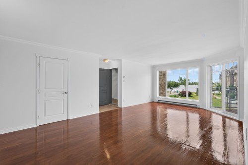 Salon - 5-9300 Rue Rubaniers, Brossard, QC - Indoor Photo Showing Other Room