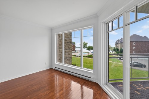 Vue sur l'eau - 5-9300 Rue Rubaniers, Brossard, QC - Indoor Photo Showing Other Room
