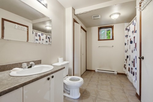 Salle de bains - 7057  - 7059 Rue Morin, Val-Morin, QC 