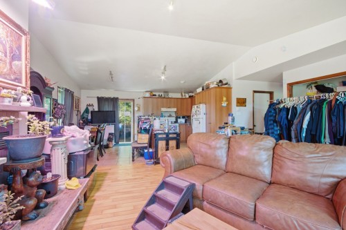 Salon - 7057  - 7059 Rue Morin, Val-Morin, QC 