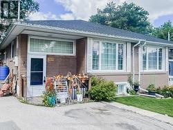 MAIN - 217 SEPTONNE AVENUE Newmarket, ON L3Y 2W5