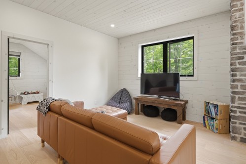 Salon - 1435 Rue Du Coeur, Sainte-Adèle, QC 