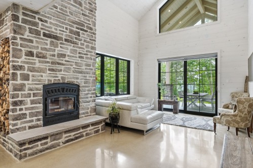 Salon - 1435 Rue Du Coeur, Sainte-Adèle, QC 