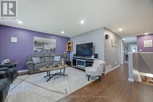 31 Neal Avenue, St. Thomas, ON - Indoor Photo Showing Living Room