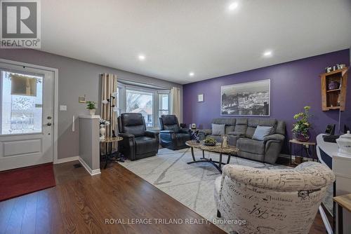 31 Neal Avenue, St. Thomas, ON - Indoor Photo Showing Living Room