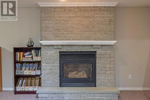 31 Neal Avenue, St. Thomas, ON - Indoor Photo Showing Living Room With Fireplace