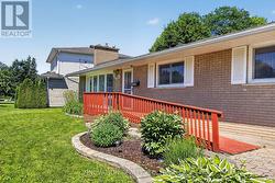 13 DORLAND CRESCENT Ottawa, ON K2H 6E6