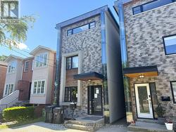 817 COSBURN AVENUE Toronto, ON M4C 2V9