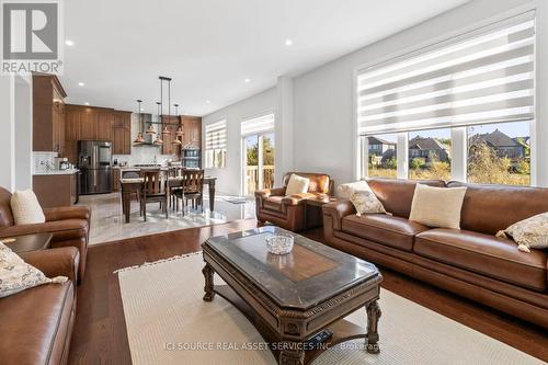 733 Coast Circle, Ottawa, ON 
