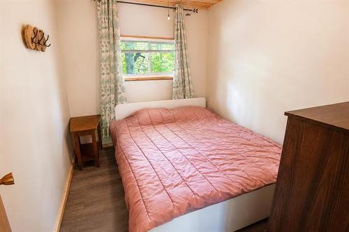 8 Village Cr, Lee River, MB 