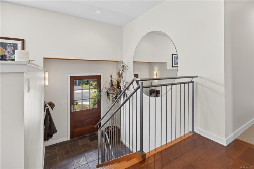 2052 Beaufort Ave, Comox, BC 