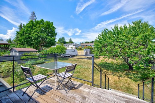 2052 Beaufort Ave, Comox, BC 