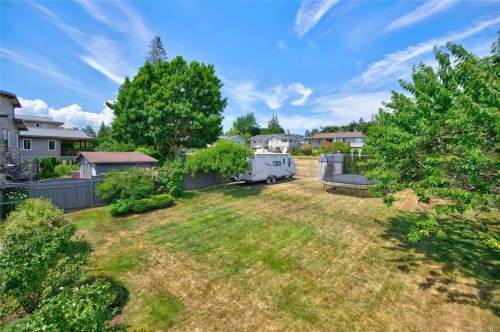2052 Beaufort Ave, Comox, BC 