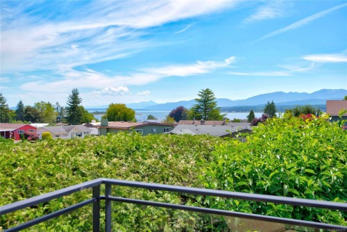 2052 Beaufort Ave, Comox, BC 